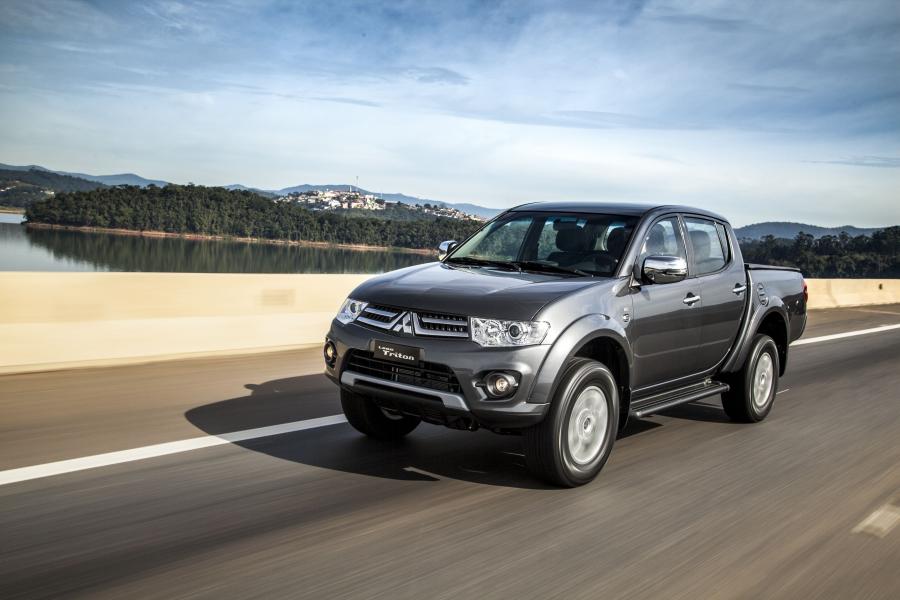  Mitsubishi L200 Triton HLS Chrome Edition 2015 года  (фото 22 из 24)